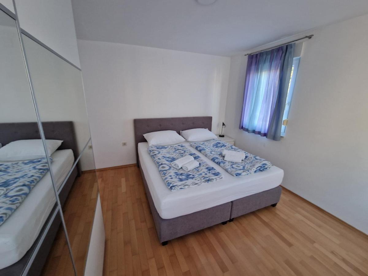 Apartments Vedran Пунат Экстерьер фото